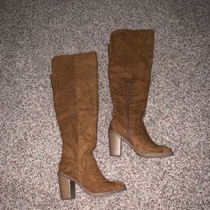 Tan/brown tall boots with a heel size 6